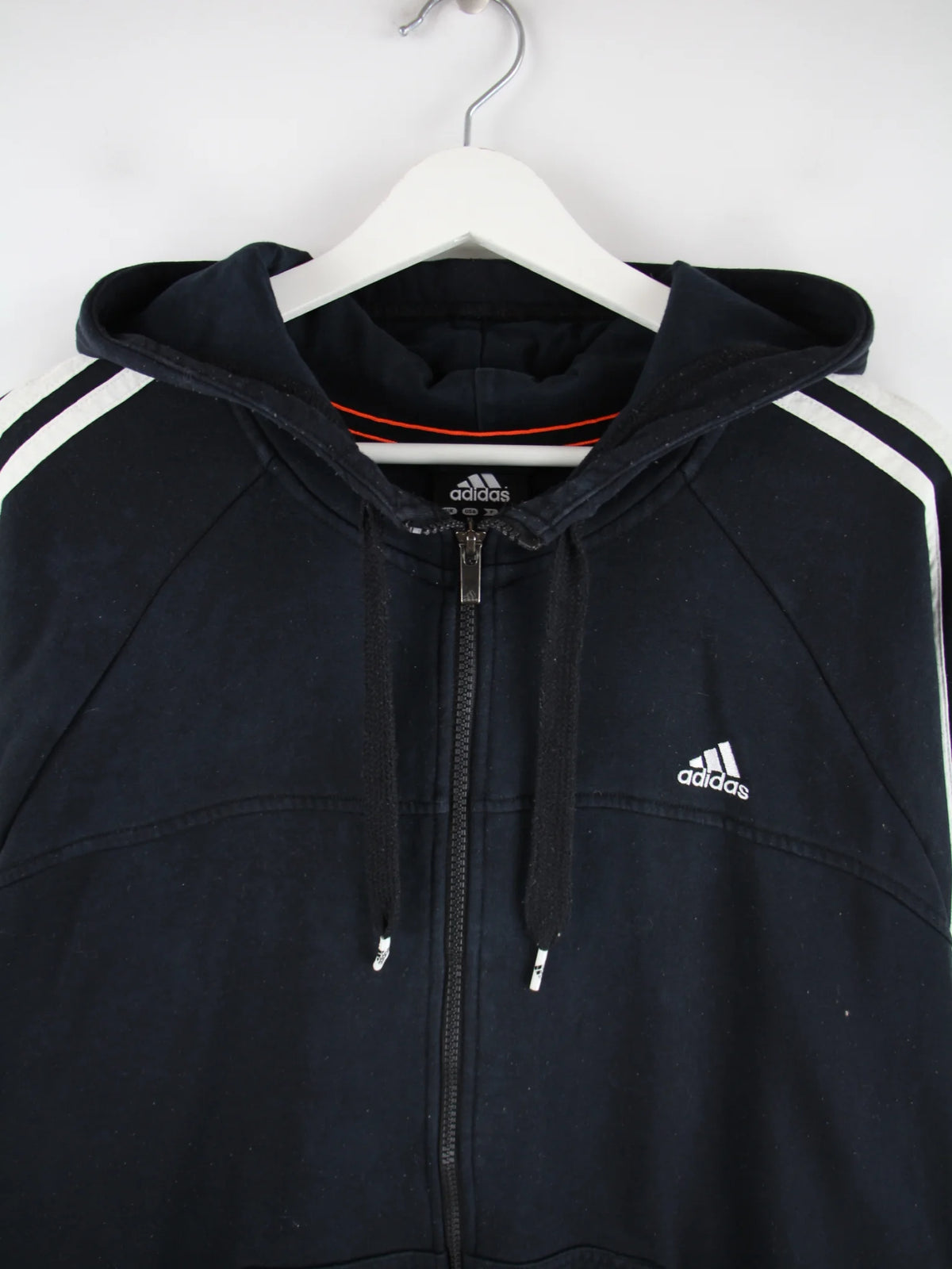 Adidas Hoodie Schwarz XL – Detailansicht Vorderseite