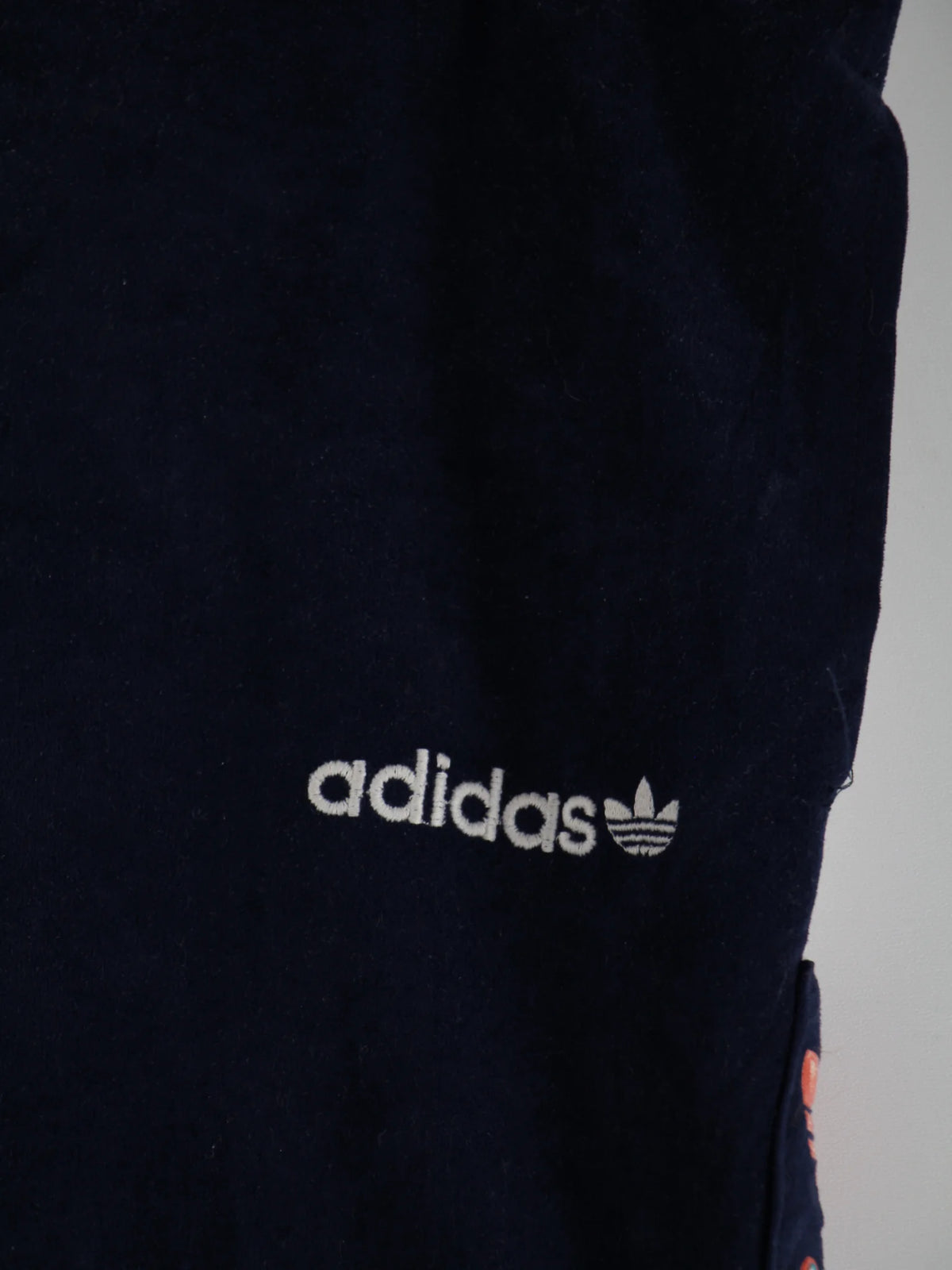 Adidas Track Pants Blau M – Detailansicht Vorderseite