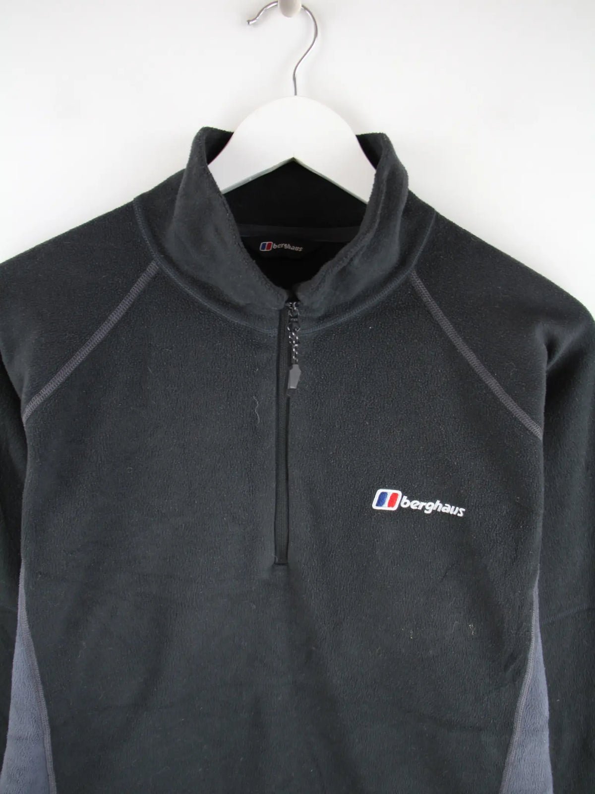 Berghaus Fleece Schwarz M – Detailansicht Vorderseite