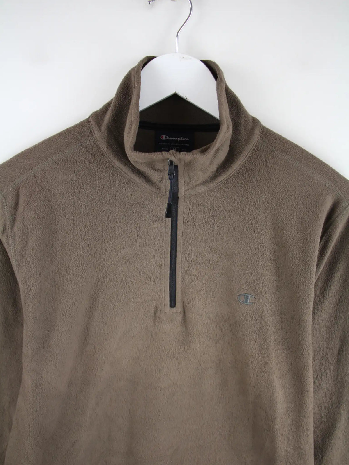 Champion Fleece Braun M – Detailansicht Vorderseite