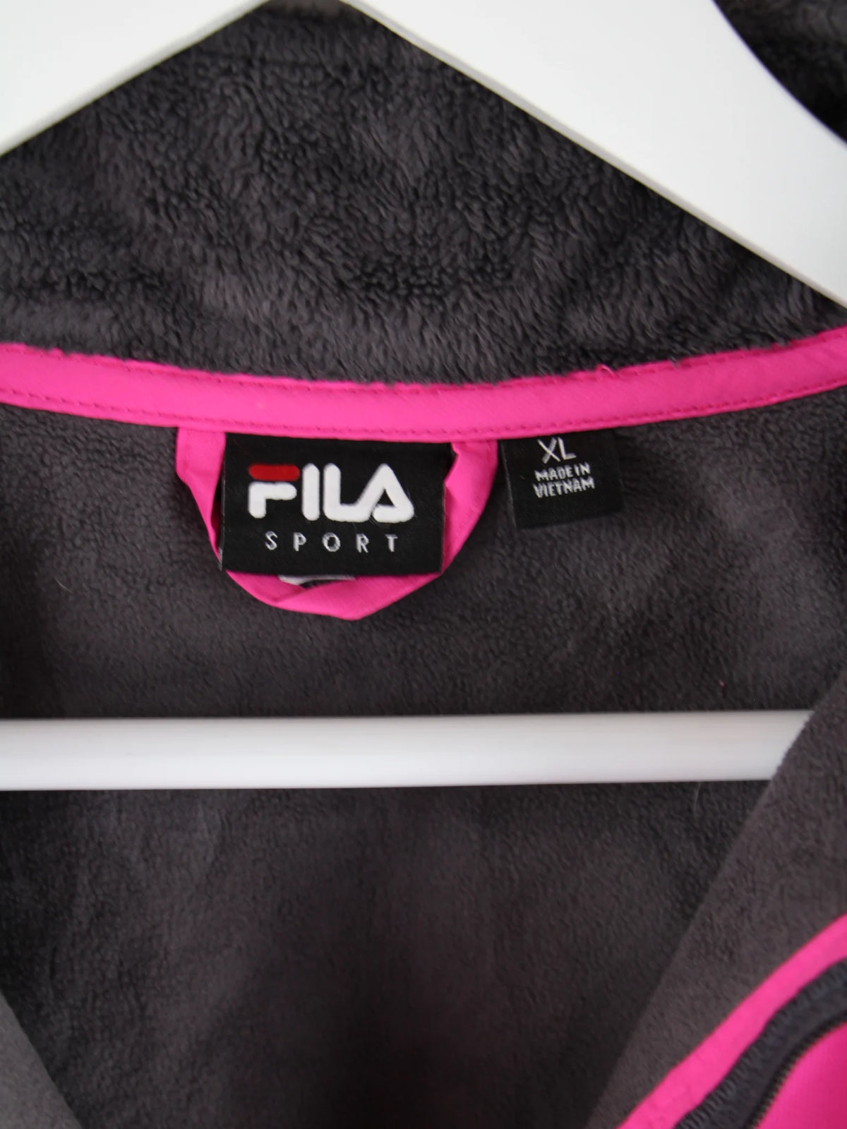 Fila Fleece Grau XL – Etikett
