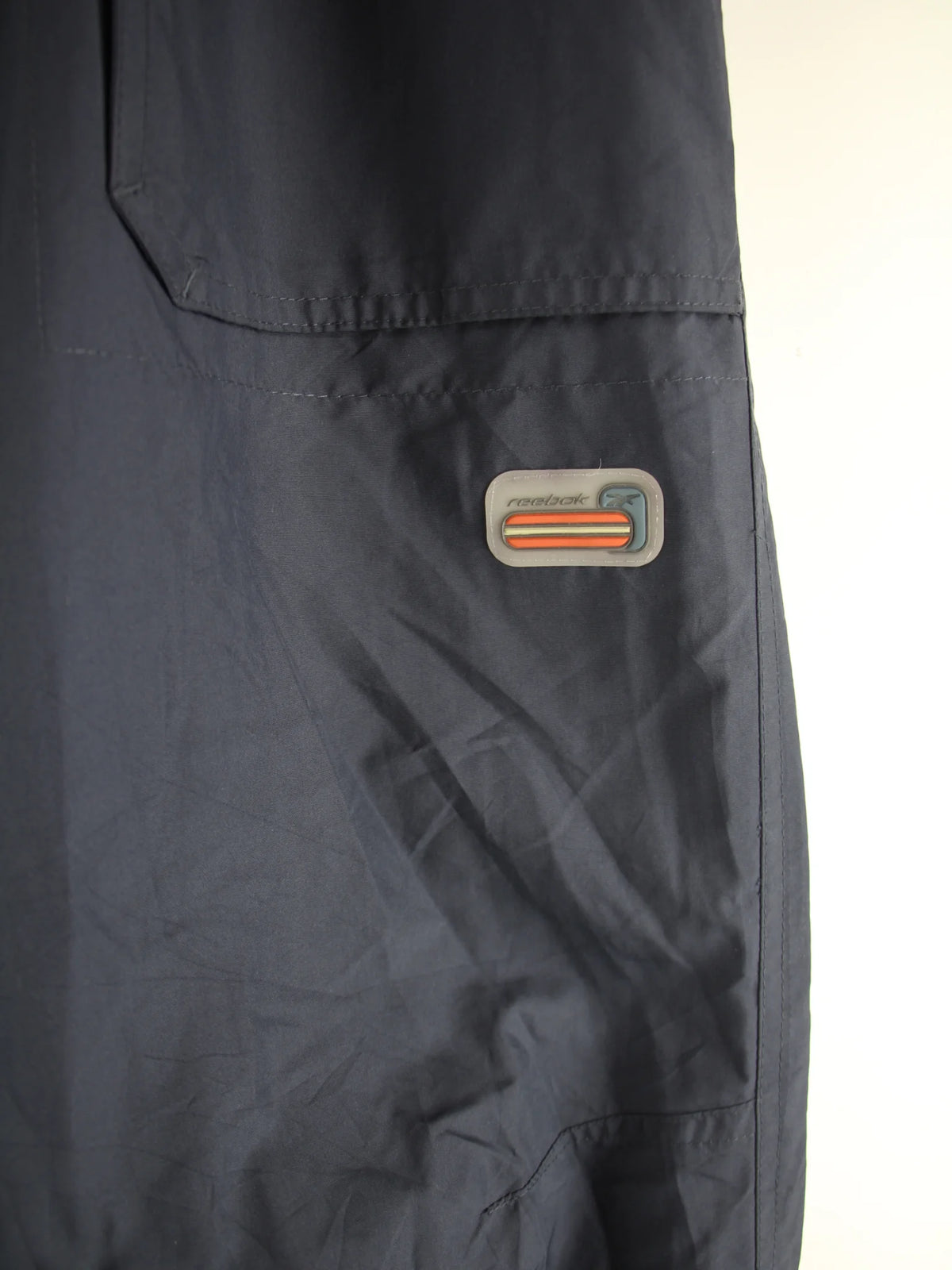 Reebok Track Pants Blau L – Detailansicht Vorderseite