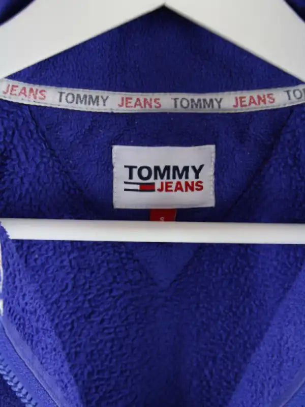 Tommy Hilfiger Fleece Lila S – Etikett
