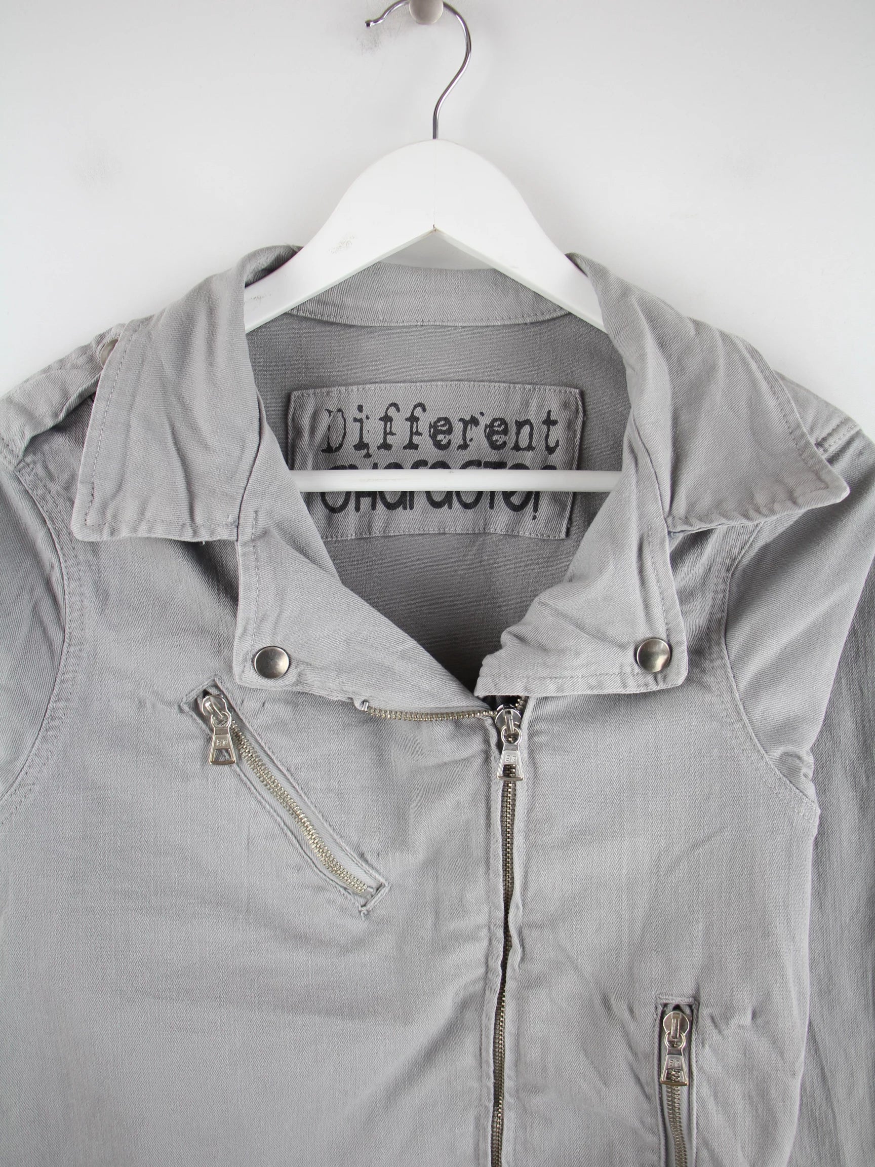 Vintage Jacke Grau XS – Detailansicht Vorderseite