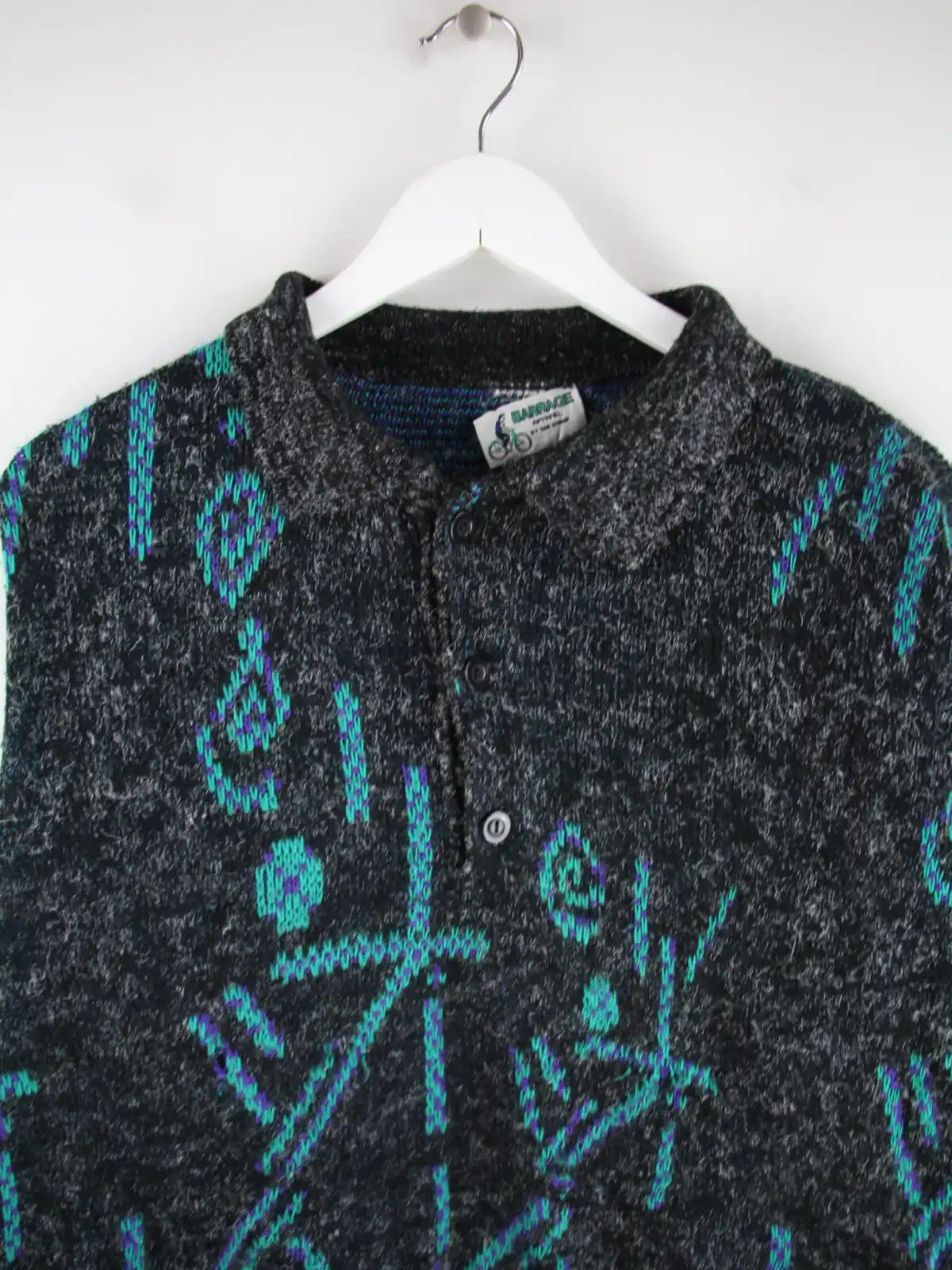 Vintage Pullover Schwarz L – Detailansicht Vorderseite