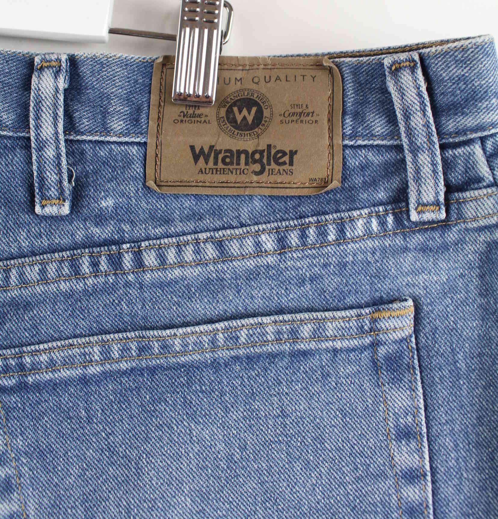 Wrangler Relaxed Fit Jeans Shorts Blau W42 (detail image 1)