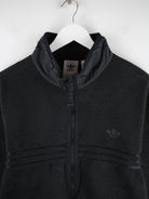 Adidas Fleece Schwarz L – Detailansicht Vorderseite
