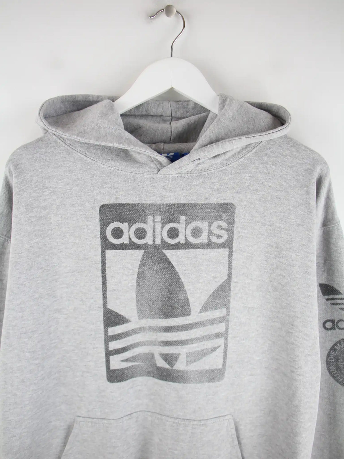 Adidas Hoodie Grau XL – Detailansicht Vorderseite