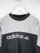 Adidas Sweater Grau M – Detailansicht Vorderseite