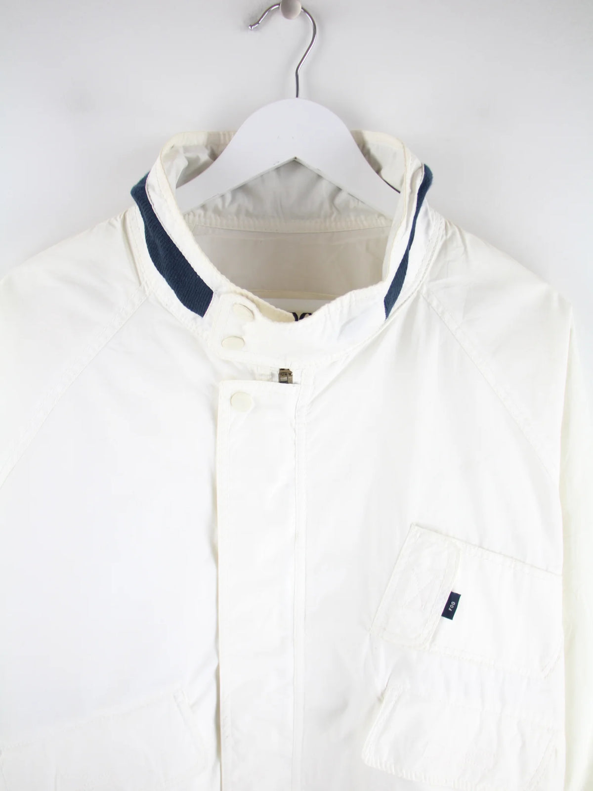 London Fog Leichte Jacke Weiß M – Detailansicht Vorderseite
