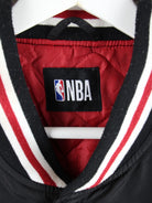 NBA Jacke Schwarz XL – Etikett