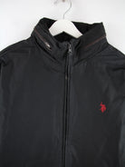 U.S. Polo ASSN. Leichte Jacke Schwarz XL – Detailansicht Vorderseite