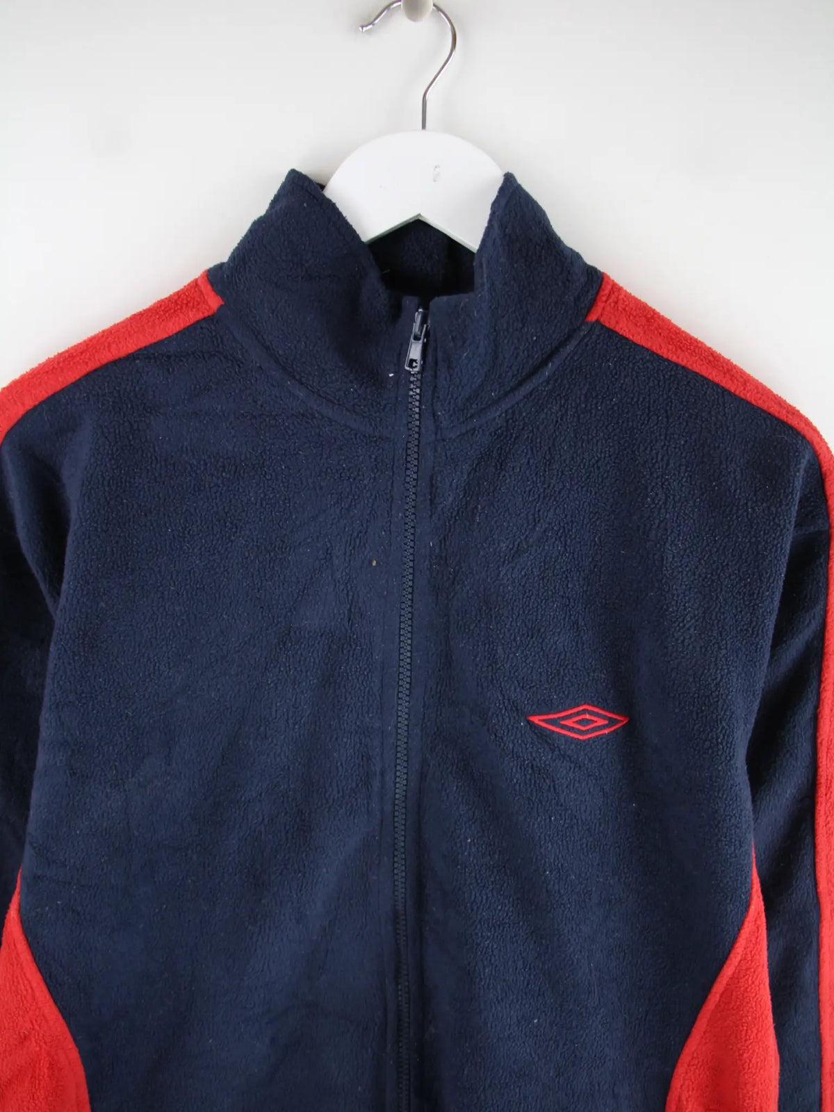 Umbro Fleece Blau L – Detailansicht Vorderseite