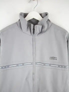 Umbro Leichte Jacke Grau L – Detailansicht Vorderseite