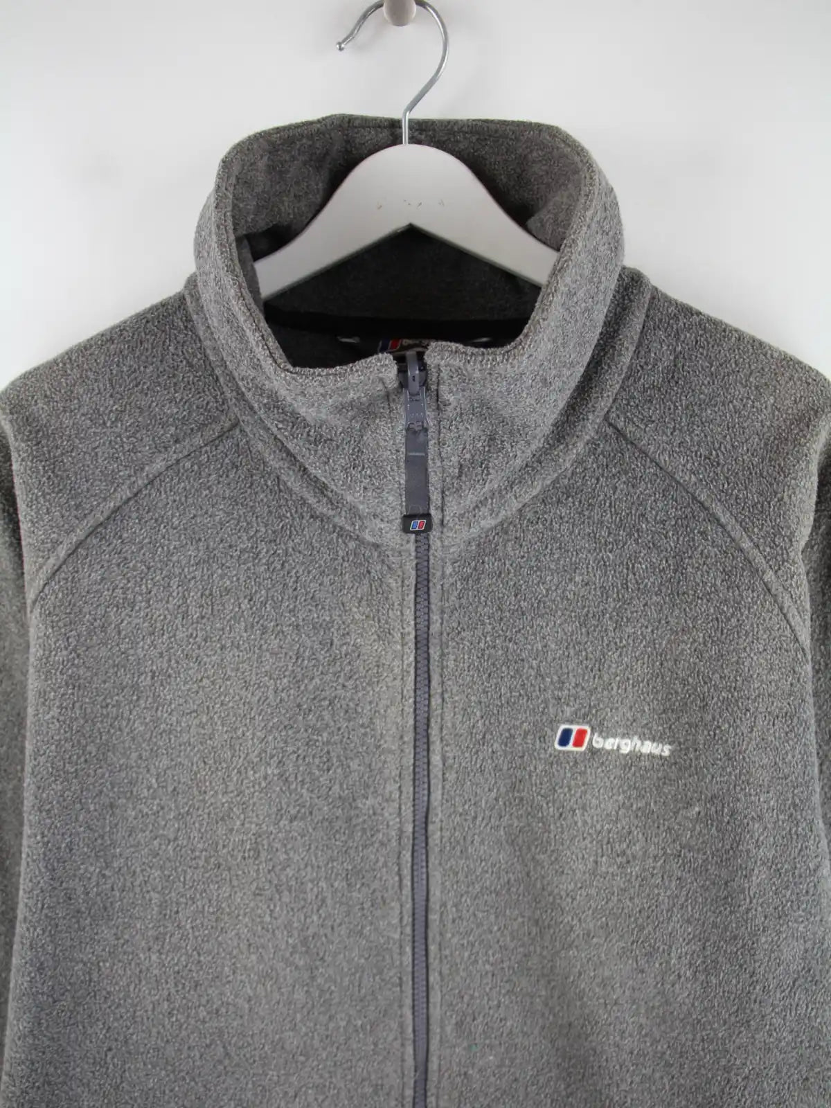 Vintage Fleece Grau L – Detailansicht Vorderseite