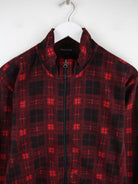 Vintage Fleece Rot L – Detailansicht Vorderseite