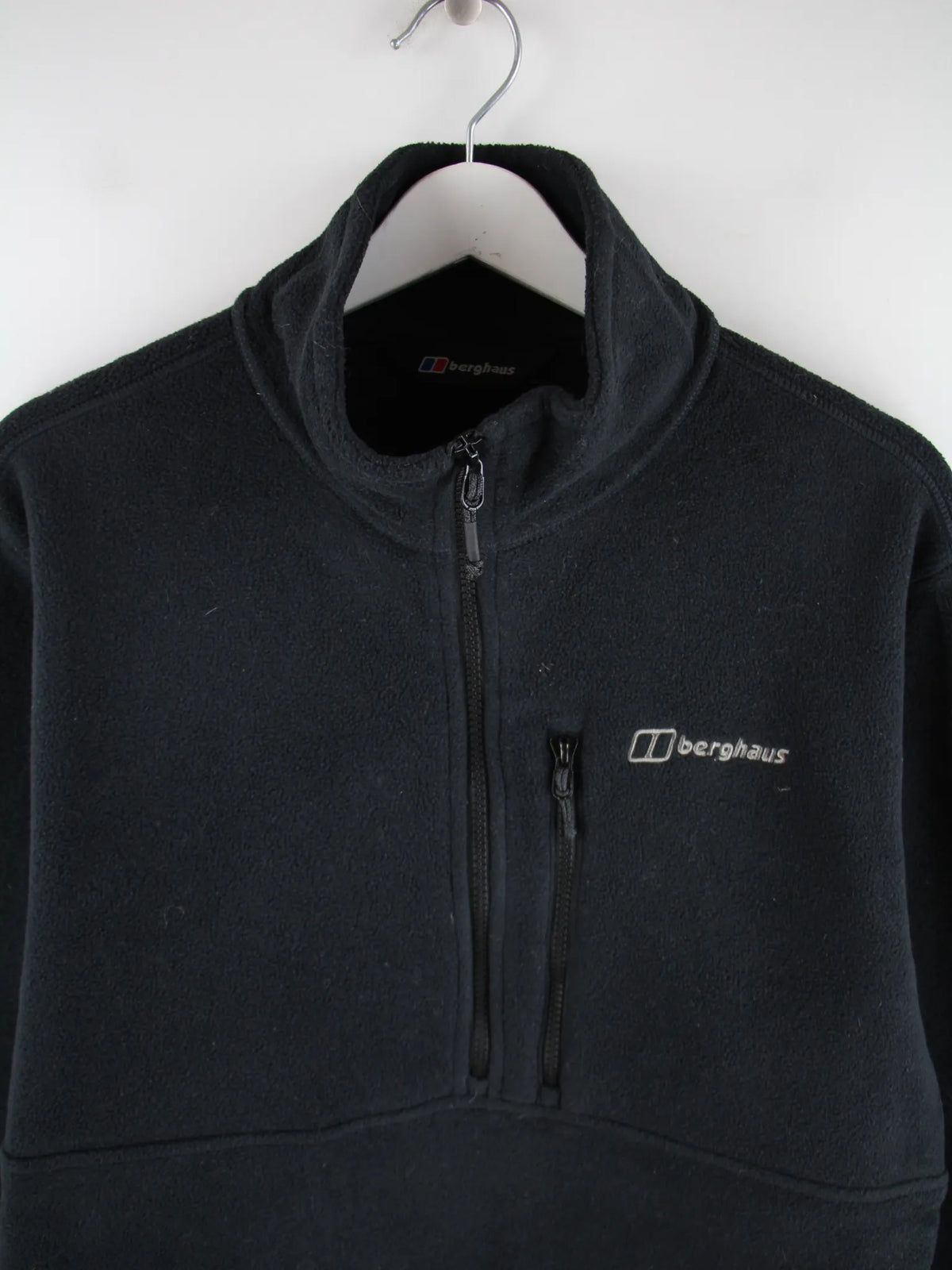 Vintage Fleece Schwarz XL – Detailansicht Vorderseite