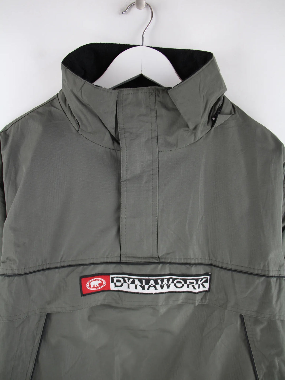 Vintage Windbreaker Grün L – Detailansicht Vorderseite